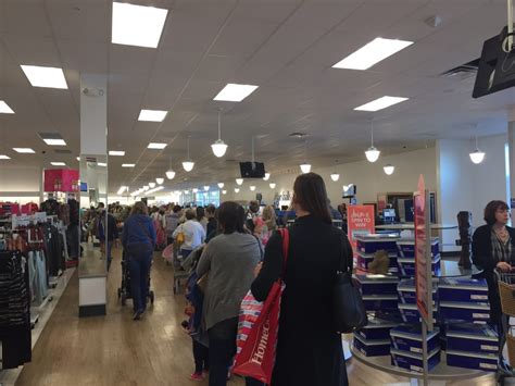 Black Friday-style crowd greets Marshalls, HomeGoods opening ...