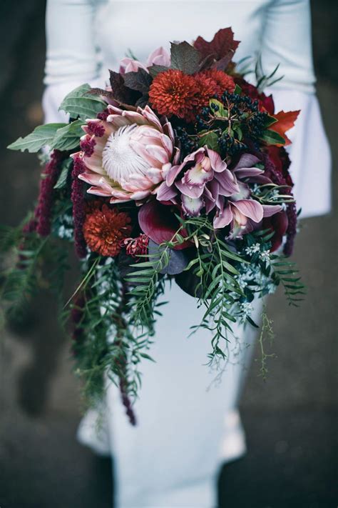 20 King Protea Bouquets That are Bold and Beautiful - WeddingWire