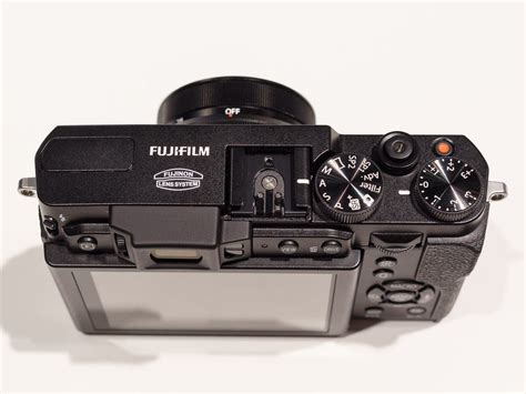 Fujifilm X30: Some nice design changes from the X20 (pictures) - CNET