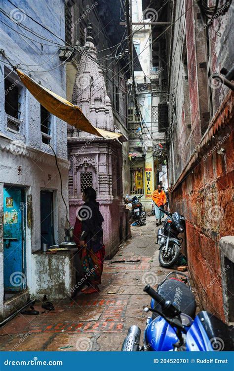 Varanasi, India - Dec 24, 2019: The Narrow Alleys Of Old Varanasi`s Old ...