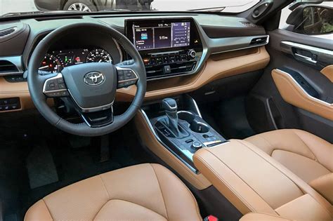 2020 Toyota Highlander Specs, Price, MPG & Reviews | Cars.com