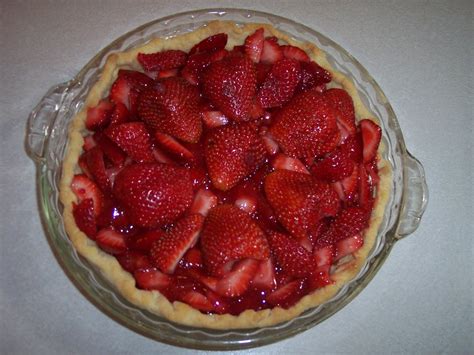 Kay's Village Recipes: Strawberry Glaze Pie