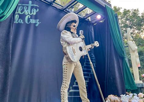 This Is NOT a Drill. Ernesto de la Cruz From 'Coco' Is in Disneyland! - AllEars.Net