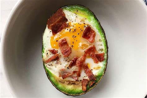 Keto Breakfast: Avocado Egg in the Hole - Elevays