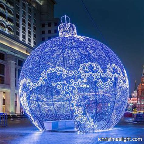 Large outdoor lighted Christmas balls | iChristmasLight