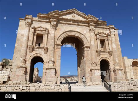 Hadrian's Arch, Jerash, Jerash Governorate, Jordan, Middle East Stock Photo - Alamy