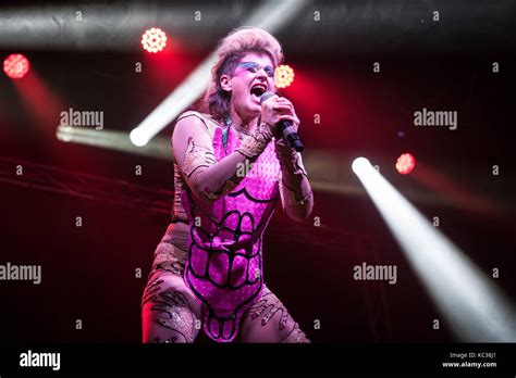 Peaches musician hi-res stock photography and images - Alamy