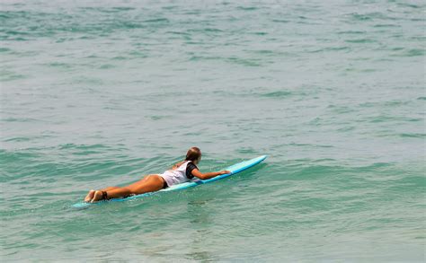 Sexy girl surfing on a wave XOKA5737bs | ++++ 5.000+ my phot… | Flickr