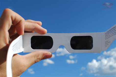 How to Make Solar Eclipse Glasses 2 - About Tech Info