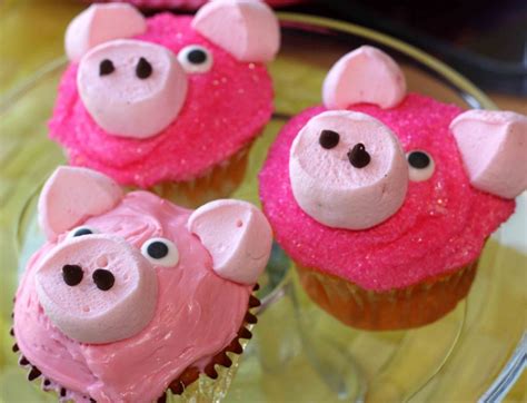 Pugs and Cupcakes - What's not to love? | Pig cupcakes, Piggy cupcakes, Animal cupcakes