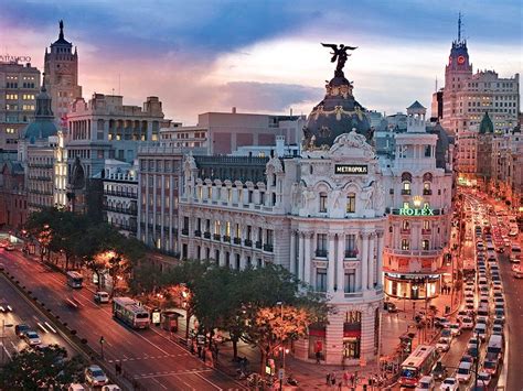 Madrid bans old cars from city centre in CRACKDOWN on pollution - Olive ...