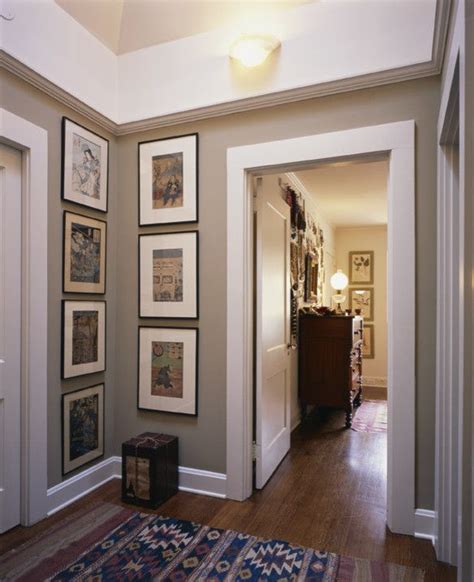 Pictures in a hallway corner... (584×718) | Дизайн прихожей, Дизайн дома, Дизайн