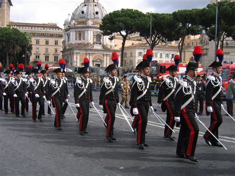 File:Carabinieri Republic Day Parade 2007.jpg - Wikimedia Commons