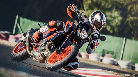 KTM 690 DUKE R (2016-Present) Specs, Performance & Photos - autoevolution