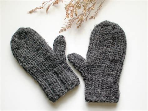 Chunky Knit Mittens Pattern - Great for Beginners! - Petals to Picots