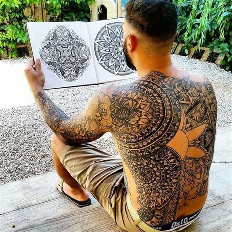 1001+ idées | Tatouage dos homme – sous le signe du verso en 2020 | Tatouage dos homme, Tatouage ...