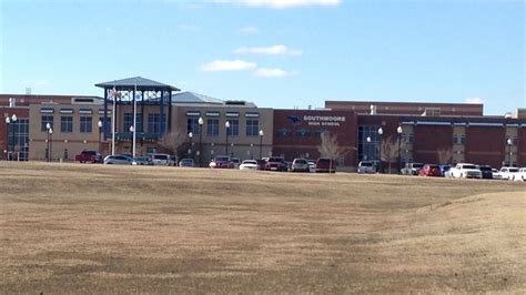 Southmoore High School cleared after bomb threat | KOKH