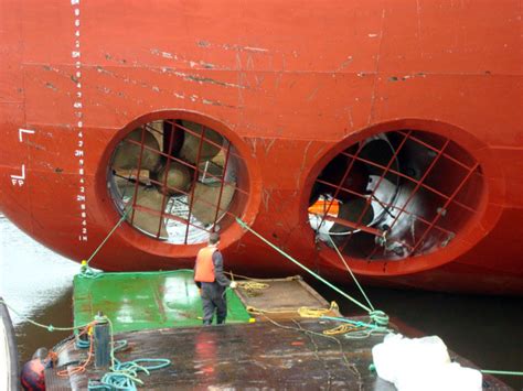 BOW THRUSTER REMOVAL AND OVERHAUL - Canadian Maritime Engineering Ltd