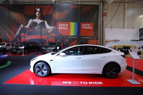 Tesla Model 3, side view, at Bucharest Auto Show 2019 SAB - Creative Commons Bilder