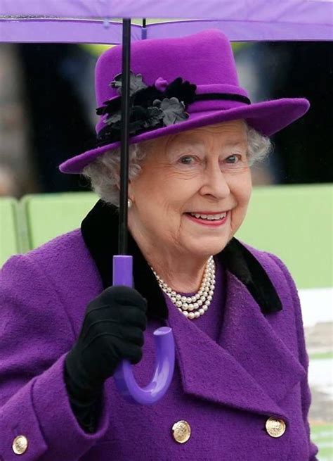 The Queen You look great in purple. Die Queen, Hm The Queen, Her ...