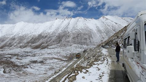 Khardung La Pass - Location, Weather, How to Reach, Things to Do | Adotrip