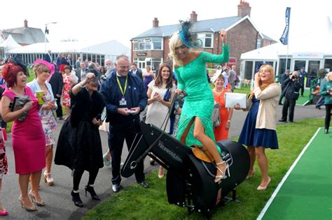 Grand National 2014: Ladettes of Ladies' Day steal the show at Aintree horse racing meeting ...