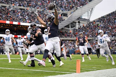 Inside Bears WR DJ Moore’s 2 touchdowns, which fueled win over first-place Lions - The Athletic