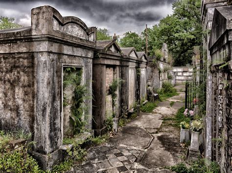 New Orleans Cemetery | New Orleans Grave Yard [5120 x 3840] : wallpaper