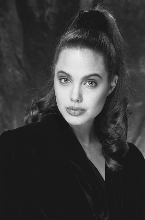 Old Photos of a Teenager Angelina Jolie Modeling at a Photoshoot in ...