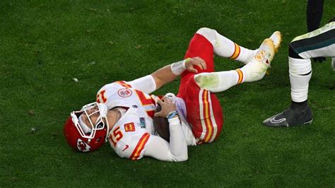 Patrick Mahomes injury update: Chiefs QB aggravated ankle injury in first half of Super Bowl 57 ...