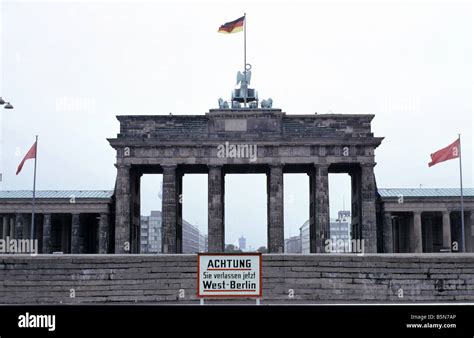 The Berlin Wall at the Brandenburg Gate in 1975 Stock Photo - Alamy