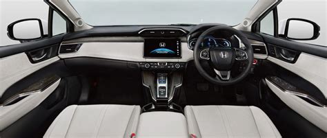 Honda Clarity Fuel Cell Vehicle Revealed at 44th Tokyo Motor Show