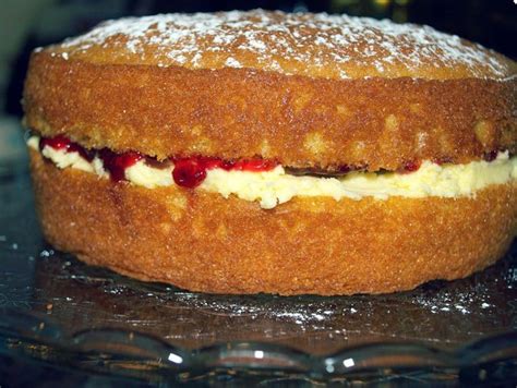 Victoria sponge | Victoria sponge, Mary berry recipe, Mary berry cakes