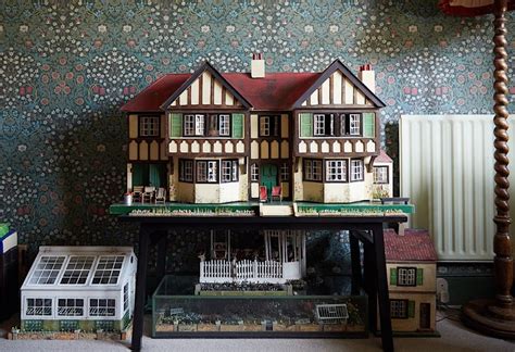 Spirits in a dolls house – London Dollshouse Showcase