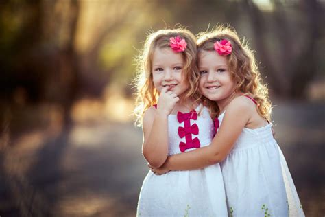 Identical Twins Pictures and Photoshoot Ideas | Bidun Art