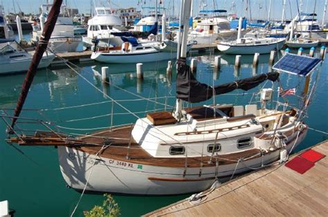 Love the teak deck (but wouldn't want the work). 1992 Pacific Seacraft Flicka 20 Sail Boat For ...