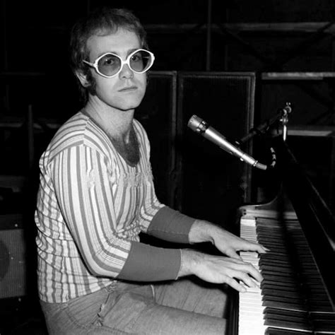 Pin by Caitlyn Small on Elton john in 2020 | Elton john, Elton jon ...