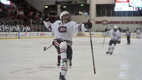 St. Cloud State, Minnesota lead the Power 10 men's college hockey ...