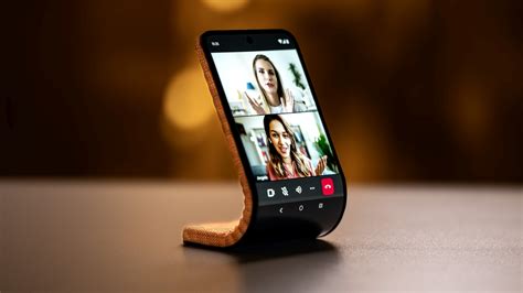 This Motorola flexible smartphone concept can wrap around your wrist