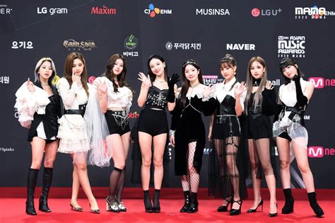 TWICE estrena "Cry For Me" en vivo desde los MAMA 2020