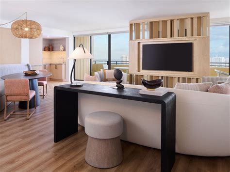 Waikiki Ocean View Suites with Balconies | Hyatt Regency Waikiki