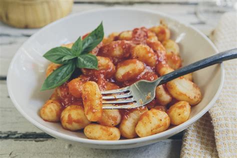 Gnocchi: la ricetta base e le variazioni più gustose - La Cucina Italiana