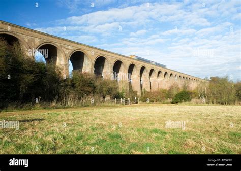 Viaduct architecture arch archway hi-res stock photography and images ...