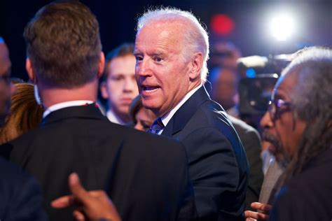 Congressional Black Caucus urges Biden to enter 2016 race