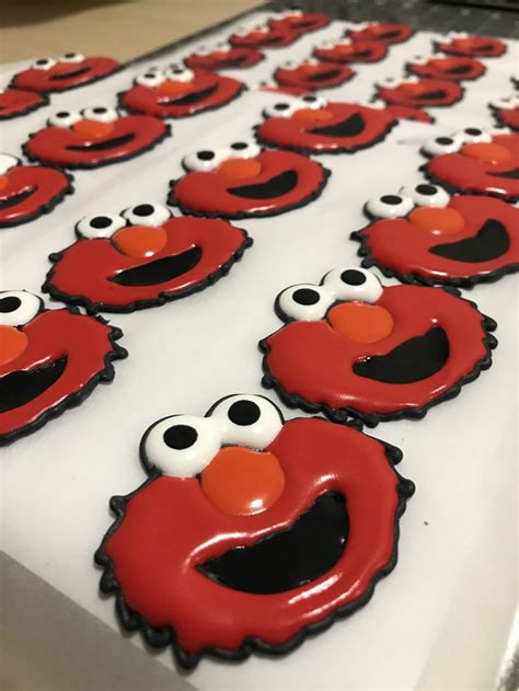 Elmo cupcake toppers | Elmo cupcakes, Cake decorating, Fondant decorations