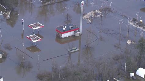 New Hampshire officials give flooding-cleanup safety tips