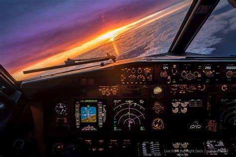 sunset from a Boeing 737 | Pilot, Kariyer