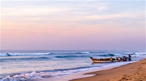 Marina Beach, Chennai – World’s Second Longest Beach & Nearby Properties