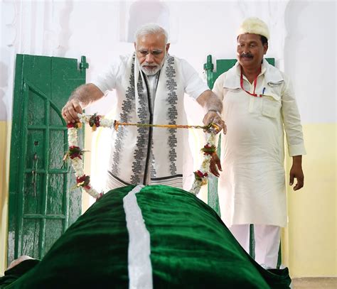 PM pays homage to the great saint and poet, Kabir, at Sant Kabir Nagar | IBG News