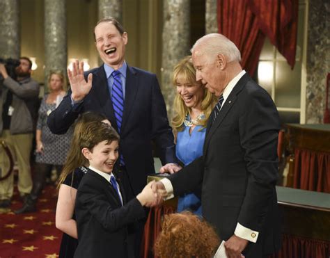 Joe Biden final Senate swearing-in: Jokes, smiles, and selfies - CBS News